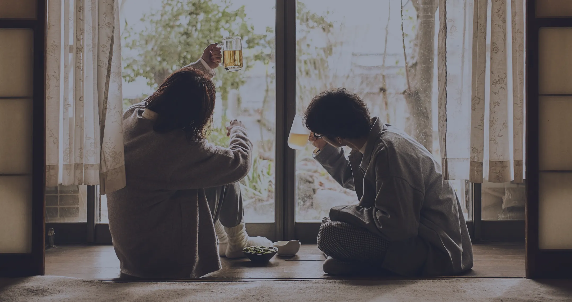 Two partners preparing lunch together in their kitchen